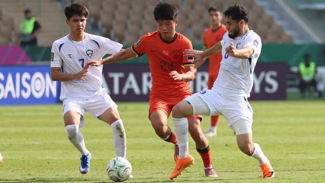 百度体育-坐拥四大猛将，海港为何连续三年升级右后卫，这次更以千万级标王价砸向杨希？