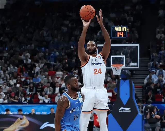 百度体育nba-20投狂砍36分+9记三分!昔日超级外援大杀四方,上海冲冠再添砝码